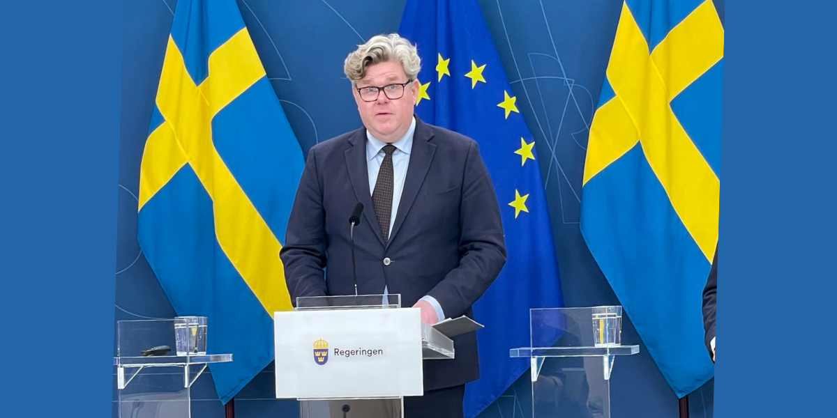 Frigivna kan förbjudas att använda mobil och internet